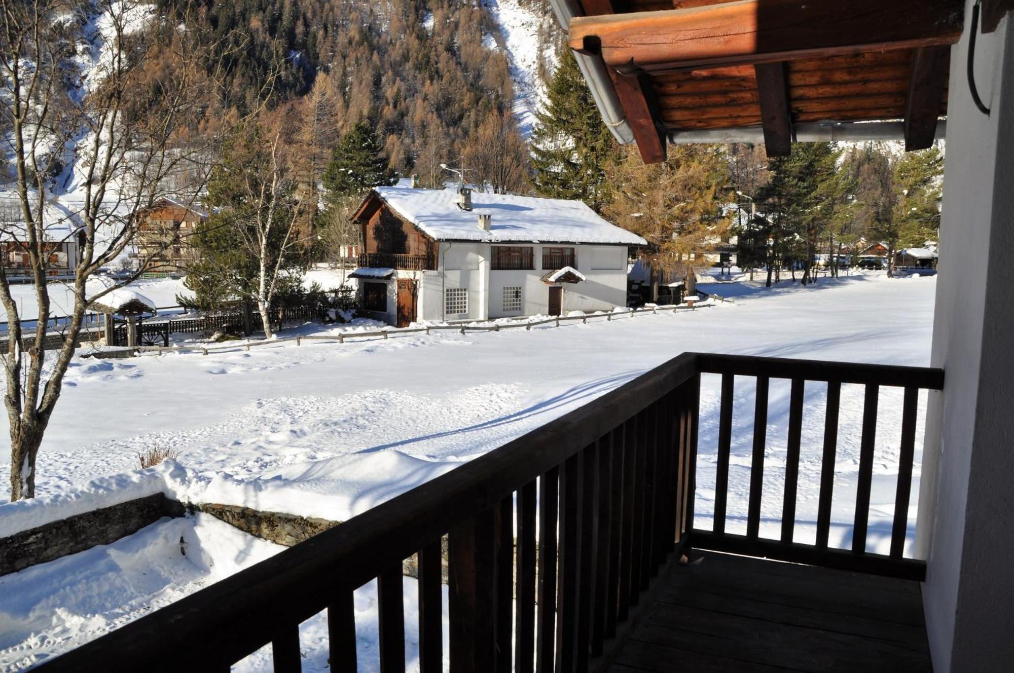 Flora Alpina Apartments-Residenza Verdebjo Gressoney-Saint-Jean Luaran gambar