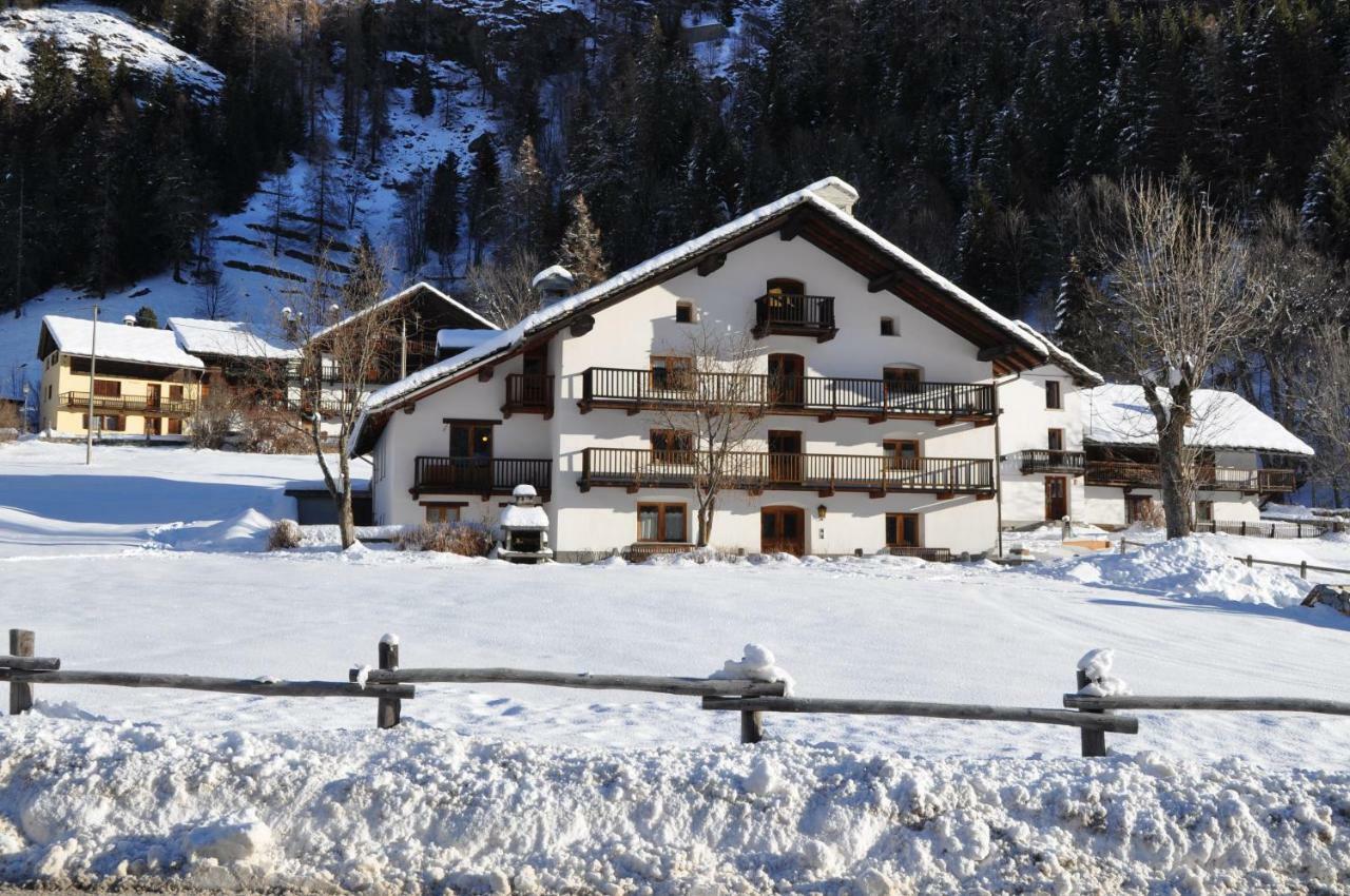 Flora Alpina Apartments-Residenza Verdebjo Gressoney-Saint-Jean Luaran gambar